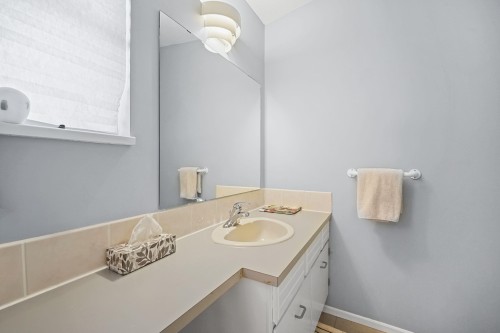 129 Roe Drive, Port Moody, BC - Indoor Photo Showing Bathroom