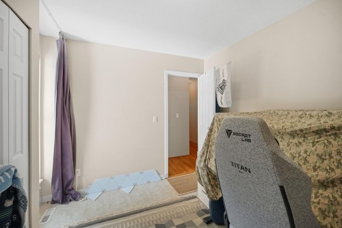 129 Roe Drive, Port Moody, BC - Indoor Photo Showing Bedroom