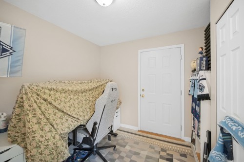 129 Roe Drive, Port Moody, BC - Indoor Photo Showing Bedroom