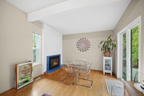 129 Roe Drive, Port Moody, BC - Indoor With Fireplace