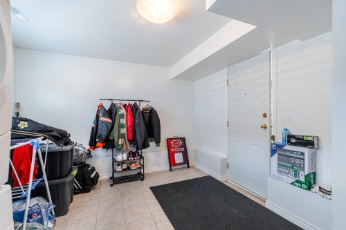 1566 Shaughnessy Street, Port Coquitlam, BC - Indoor Photo Showing Other Room