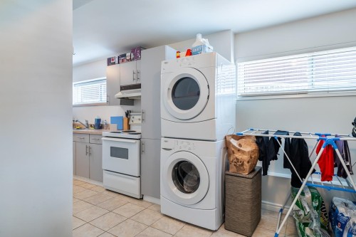 1566 Shaughnessy Street, Port Coquitlam, BC - Indoor Photo Showing Laundry Room