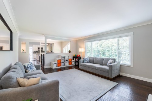 1566 Shaughnessy Street, Port Coquitlam, BC - Indoor Photo Showing Living Room