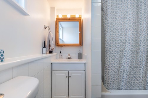 1566 Shaughnessy Street, Port Coquitlam, BC - Indoor Photo Showing Bathroom