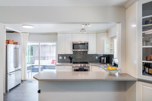 1566 Shaughnessy Street, Port Coquitlam, BC - Indoor Photo Showing Kitchen With Upgraded Kitchen