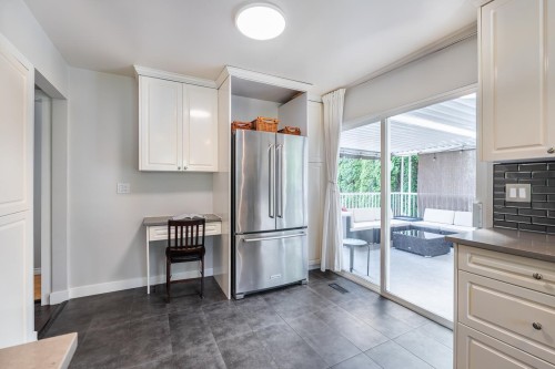 1566 Shaughnessy Street, Port Coquitlam, BC - Indoor Photo Showing Kitchen