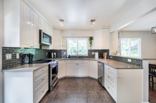 1566 Shaughnessy Street, Port Coquitlam, BC - Indoor Photo Showing Kitchen