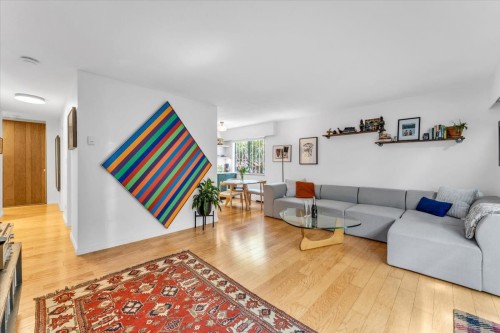 201-120 4Th Street E, North Vancouver, BC - Indoor Photo Showing Living Room