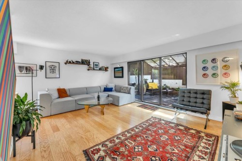 201-120 4Th Street E, North Vancouver, BC - Indoor Photo Showing Living Room
