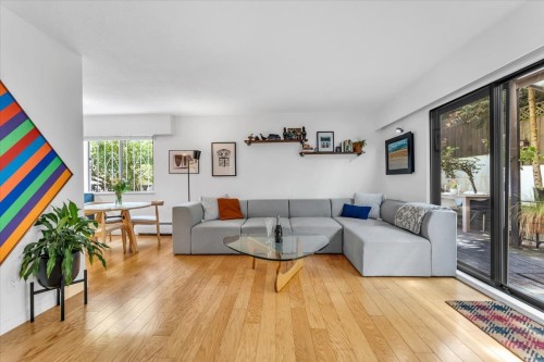 201-120 4Th Street E, North Vancouver, BC - Indoor Photo Showing Living Room