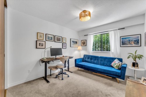 201-120 4Th Street E, North Vancouver, BC - Indoor Photo Showing Office
