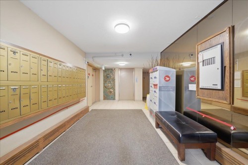 309-825 7Th Avenue E, Vancouver, BC - Indoor Photo Showing Other Room