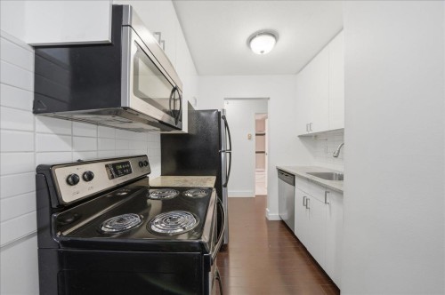 309-825 7Th Avenue E, Vancouver, BC - Indoor Photo Showing Kitchen