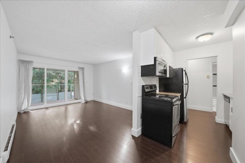 309-825 7Th Avenue E, Vancouver, BC - Indoor Photo Showing Kitchen
