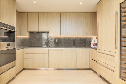 4**-785 Harbour Way, North Vancouver, BC - Indoor Photo Showing Kitchen