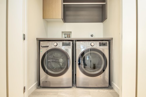 4**-785 Harbour Way, North Vancouver, BC - Indoor Photo Showing Laundry Room