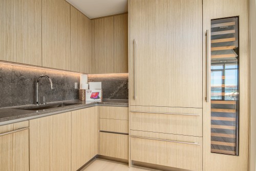 4**-785 Harbour Way, North Vancouver, BC - Indoor Photo Showing Kitchen