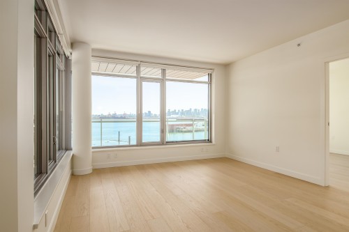4**-785 Harbour Way, North Vancouver, BC - Indoor Photo Showing Other Room