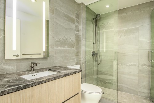 4**-785 Harbour Way, North Vancouver, BC - Indoor Photo Showing Bathroom