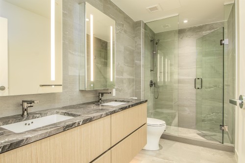 4**-785 Harbour Way, North Vancouver, BC - Indoor Photo Showing Bathroom