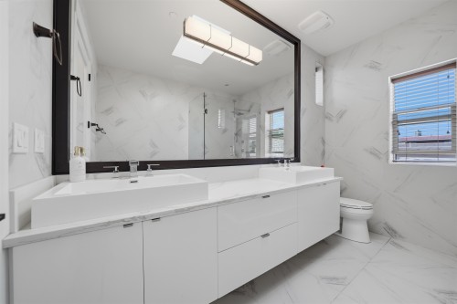 3123 7Th Avenue E, Vancouver, BC - Indoor Photo Showing Bathroom