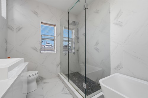 3123 7Th Avenue E, Vancouver, BC - Indoor Photo Showing Bathroom
