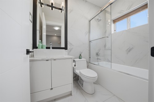 3123 7Th Avenue E, Vancouver, BC - Indoor Photo Showing Bathroom