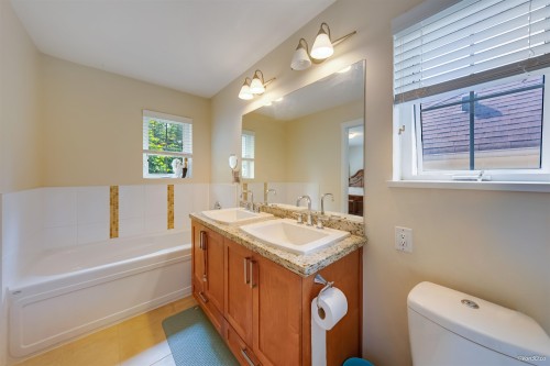 1412 Marguerite Street, Coquitlam, BC - Indoor Photo Showing Bathroom
