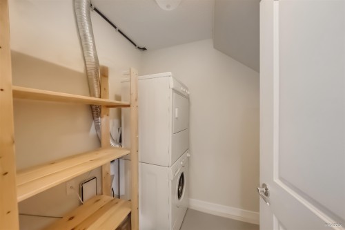 1412 Marguerite Street, Coquitlam, BC - Indoor Photo Showing Laundry Room