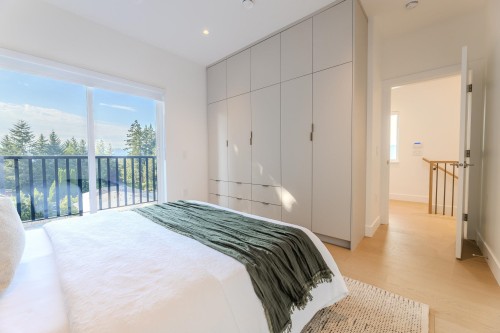2-8483 16 Avenue, Burnaby, BC - Indoor Photo Showing Bedroom