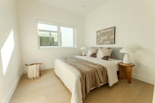 2-8483 16 Avenue, Burnaby, BC - Indoor Photo Showing Bedroom