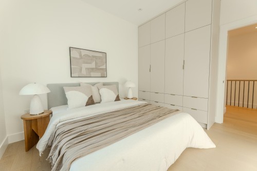 2-8483 16 Avenue, Burnaby, BC - Indoor Photo Showing Bedroom