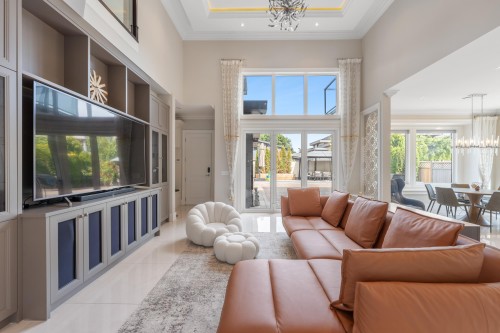 7160 Parry Street, Richmond, BC - Indoor Photo Showing Living Room