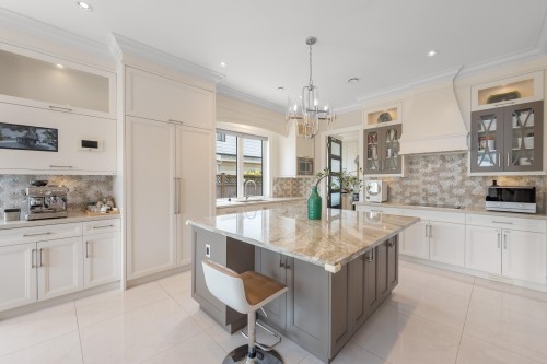 7160 Parry Street, Richmond, BC - Indoor Photo Showing Kitchen With Upgraded Kitchen