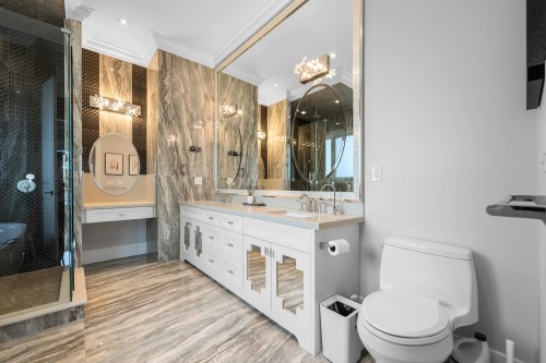 7160 Parry Street, Richmond, BC - Indoor Photo Showing Bathroom