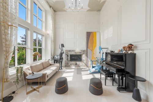 7160 Parry Street, Richmond, BC - Indoor With Fireplace
