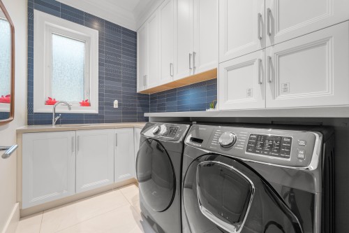 7160 Parry Street, Richmond, BC - Indoor Photo Showing Laundry Room