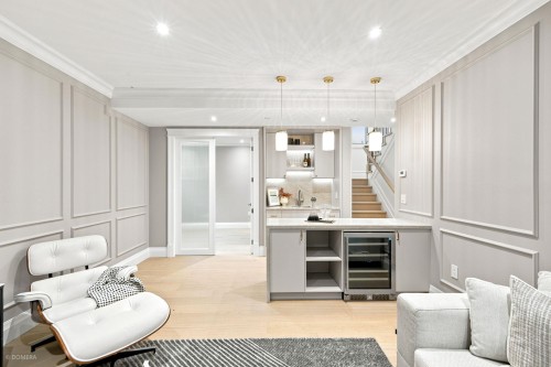 4432 Crown Street, Vancouver, BC - Indoor