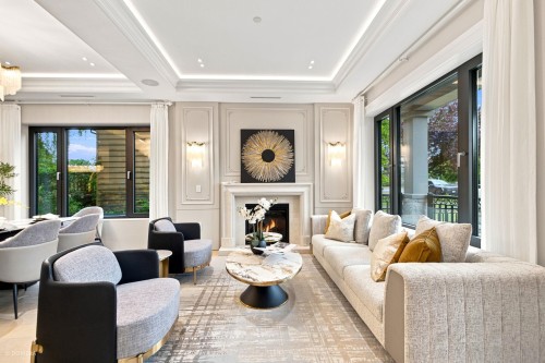 4432 Crown Street, Vancouver, BC - Indoor Photo Showing Living Room With Fireplace