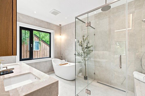 4432 Crown Street, Vancouver, BC - Indoor Photo Showing Bathroom