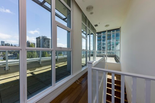 Ph1-168 Esplanade E, North Vancouver, BC -  Photo Showing Other Room