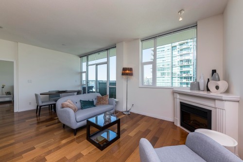 Ph1-168 Esplanade E, North Vancouver, BC - Indoor Photo Showing Living Room With Fireplace