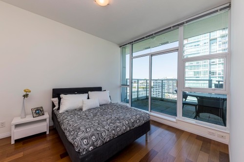 Ph1-168 Esplanade E, North Vancouver, BC - Indoor Photo Showing Bedroom