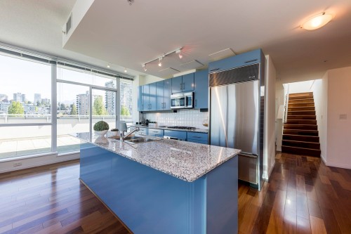 Ph1-168 Esplanade E, North Vancouver, BC - Indoor Photo Showing Kitchen With Double Sink