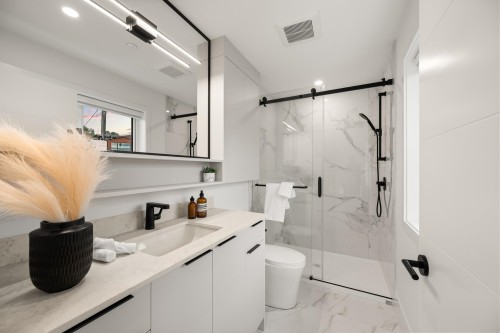 3430 Mons Drive, Vancouver, BC - Indoor Photo Showing Bathroom