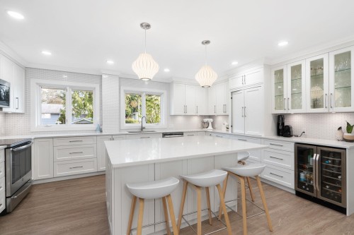 956 Belvista Crescent, North Vancouver, BC - Indoor Photo Showing Kitchen With Upgraded Kitchen