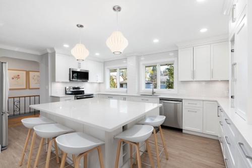 956 Belvista Crescent, North Vancouver, BC - Indoor Photo Showing Kitchen With Upgraded Kitchen