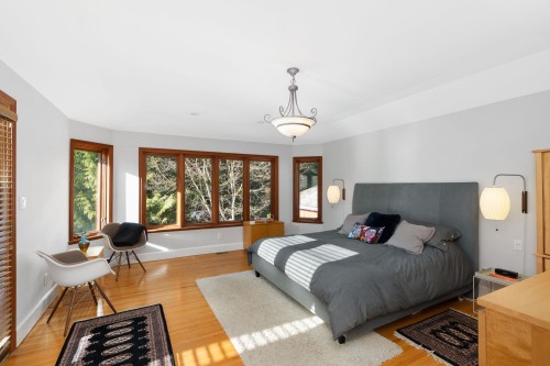 956 Belvista Crescent, North Vancouver, BC - Indoor Photo Showing Bedroom