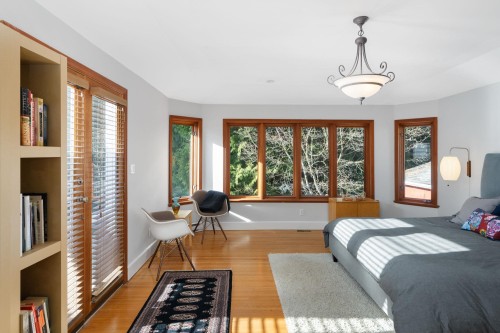 956 Belvista Crescent, North Vancouver, BC - Indoor Photo Showing Bedroom