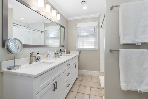 956 Belvista Crescent, North Vancouver, BC - Indoor Photo Showing Bathroom